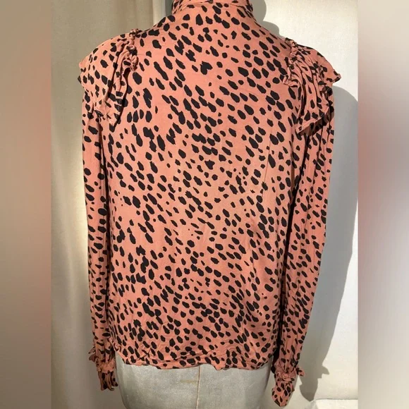 ZARA Animal Print Ruffle Blouse Blush Long Sleeve Button-Up Sz Small - Picture 4 of 13